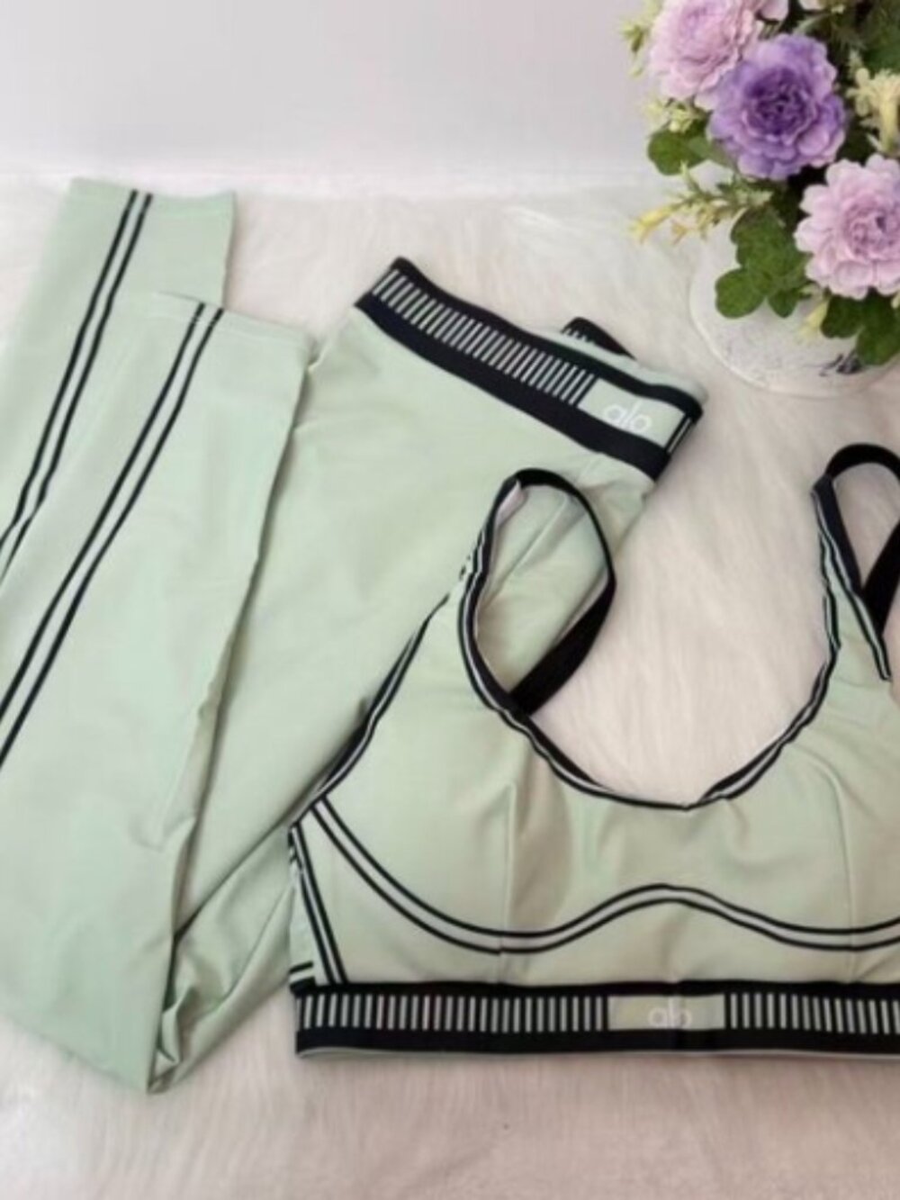 Alo Yoga Mint Green Color-Blocked Workout Set, Size S